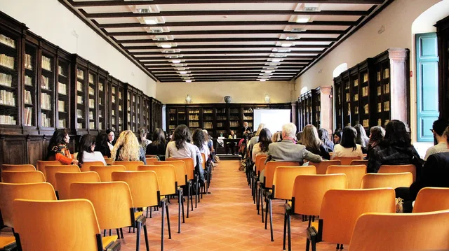 Foto zum Beitrag Kursgestaltung im Vergleich: Präsenz, Online und Blended Learning